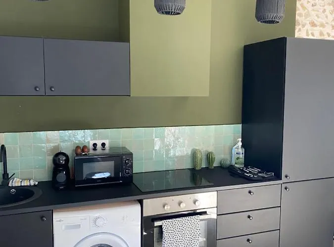 Petite Maison Typique De Ville Marseille