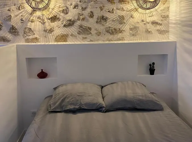 Petite Maison Typique De Ville Marseille