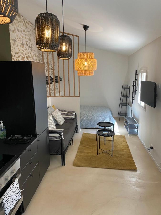 Petite Maison Typique De *