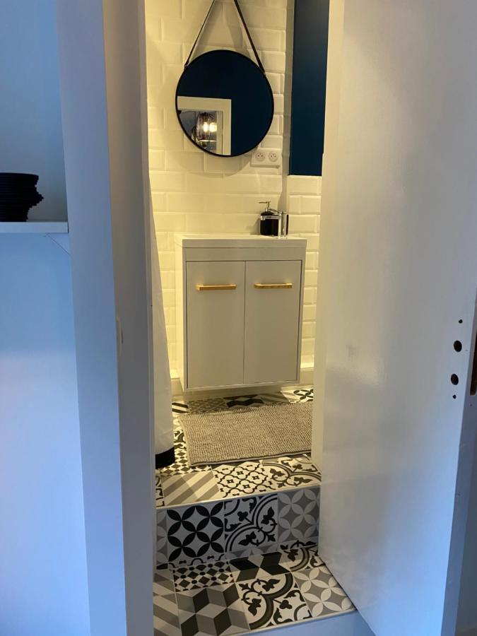Petite Maison Typique De *