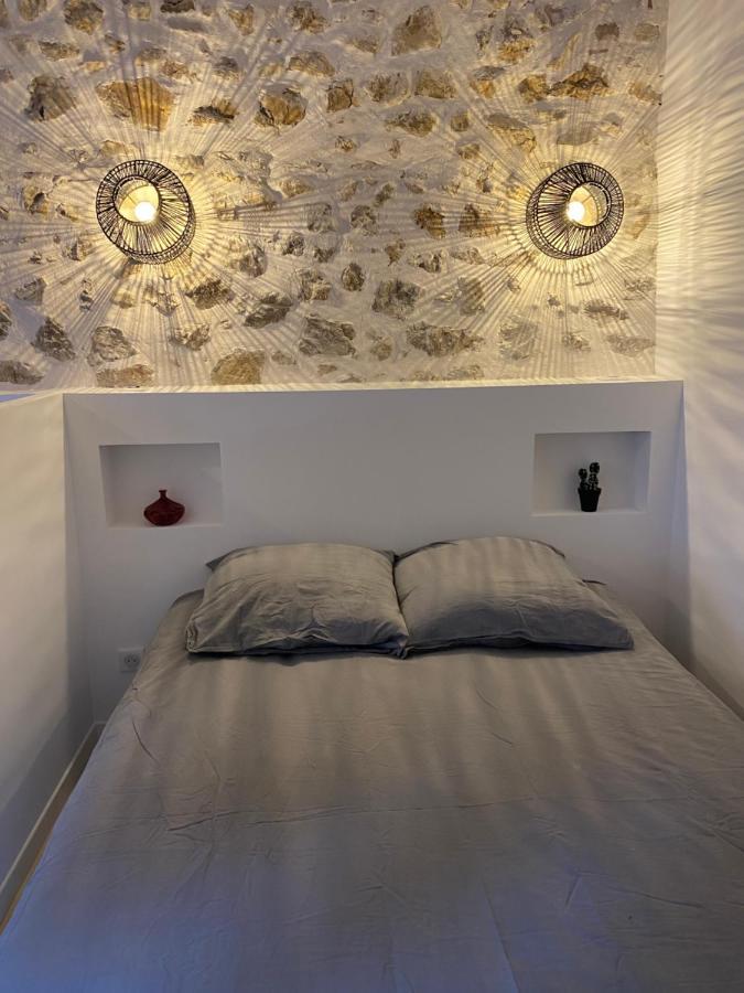 Petite Maison Typique De *