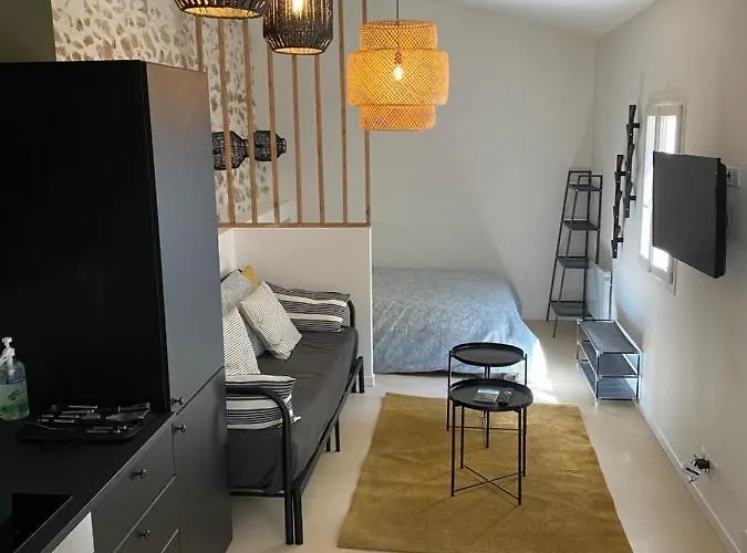 Petite Maison Typique De Ville Marseille